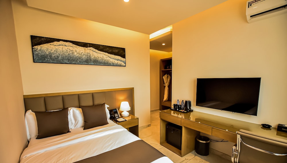 Economy Room, 1 Queen Bed photo 1