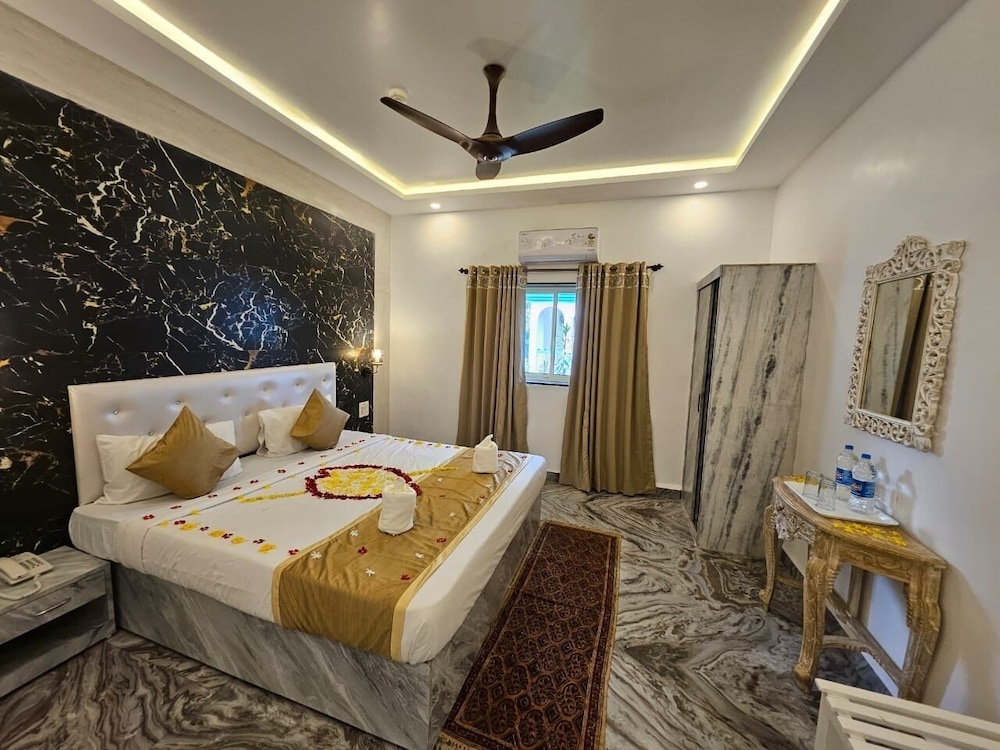 Royal Villa - Photo 1