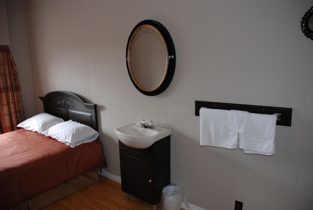 Room, 1 Double Bed, Shared Bathroom
