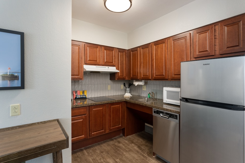 Studio Suite, 1 Queen Bed, Accessible, Kitchen (Mobil, Tub)