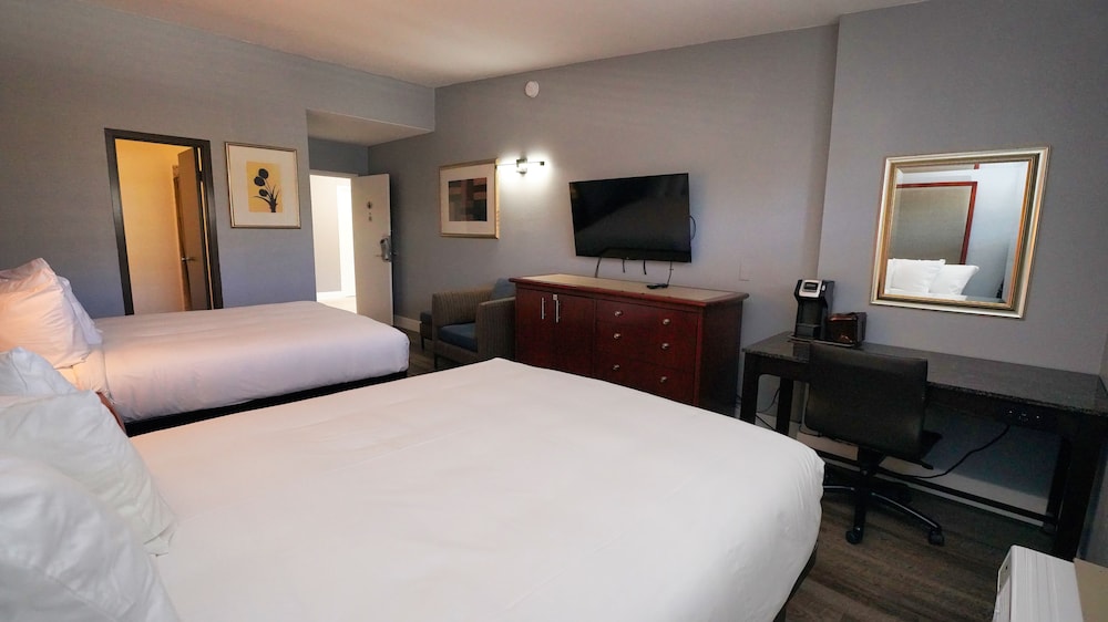 Newly Remodeled Room, 2 Queen Bed, Non-Smoking photo 3