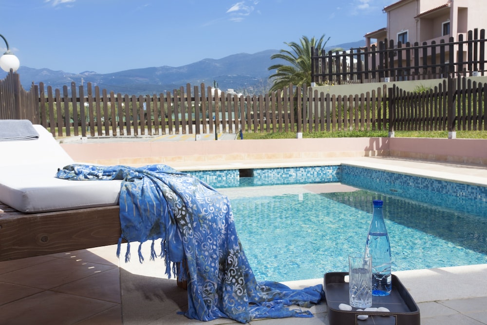 Superior Double Room, Private Pool - Photo 3