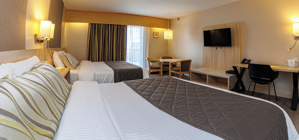 Standard Room, 2 Queen Beds, Ground Floor
