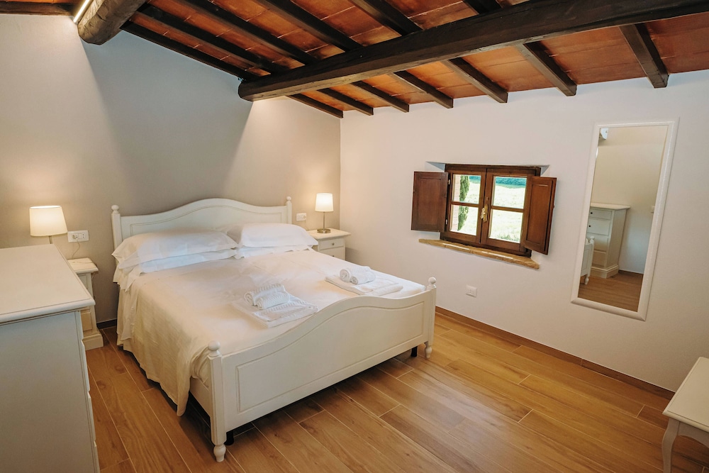 Junior Suite, 1 Queen Bed photo 2