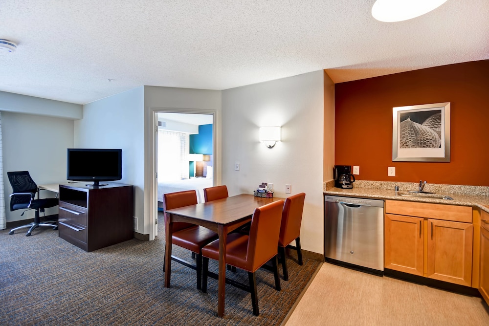 Suite, 1 Bedroom - Photo 3