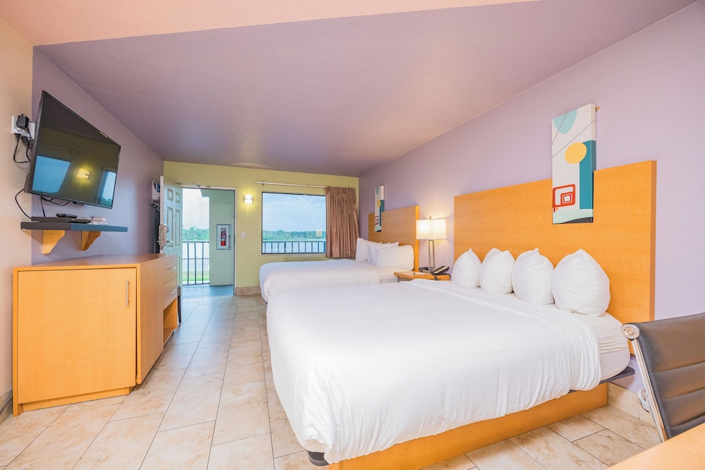 Traditional Room, 2 Queen Beds - Photo 3