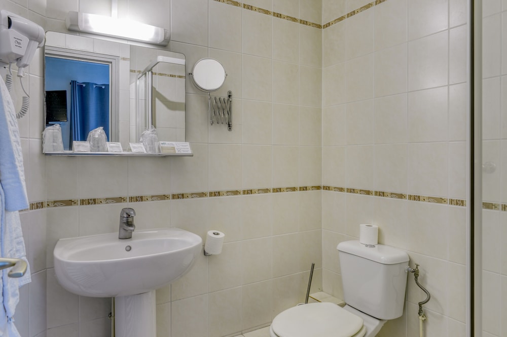 Standard Triple Room (Ventilated) photo 3