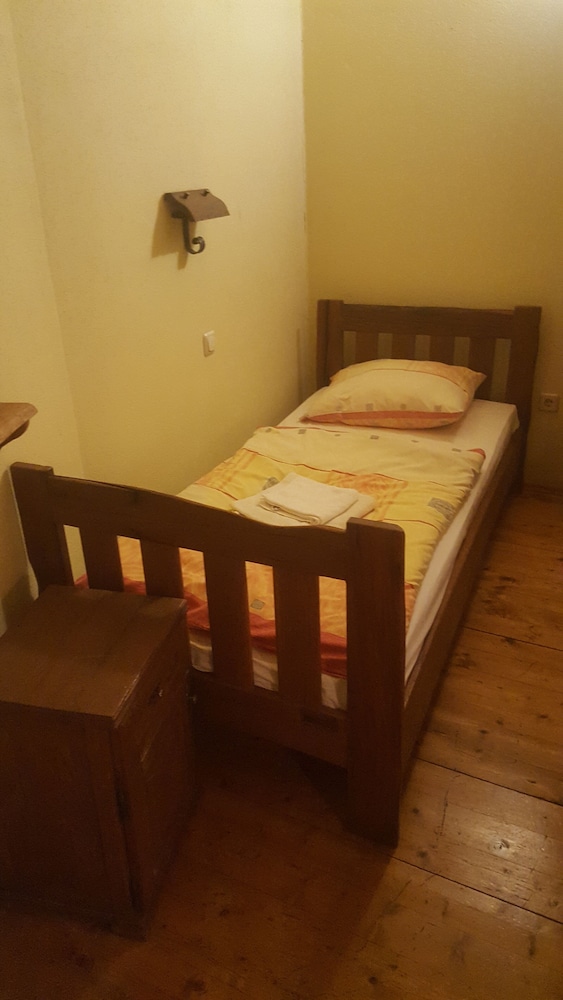 Twin Room, Shared Bathroom (2)