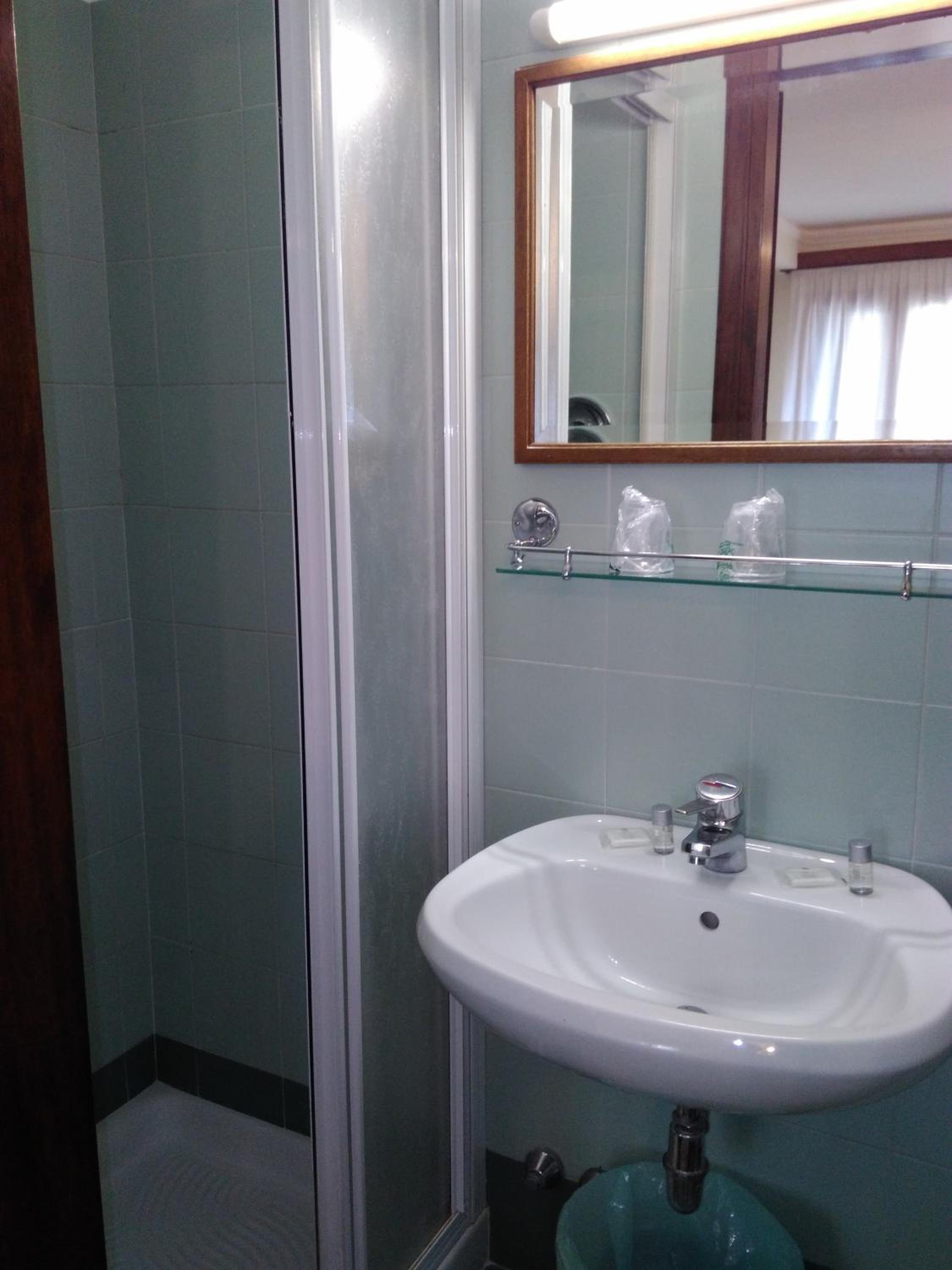 Basic Triple Room with Shower photo 2