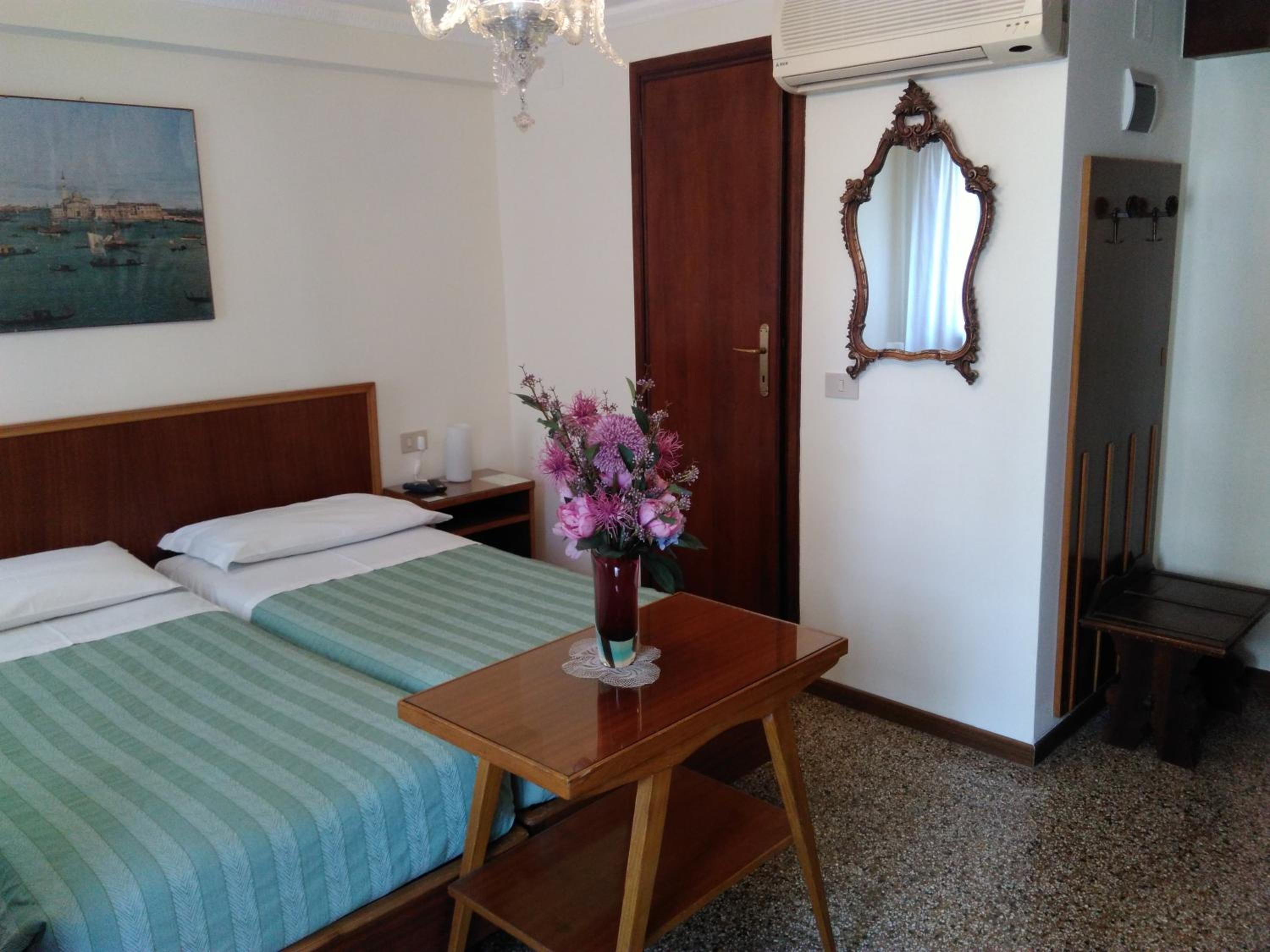 Basic Triple Room with Shower photo 3