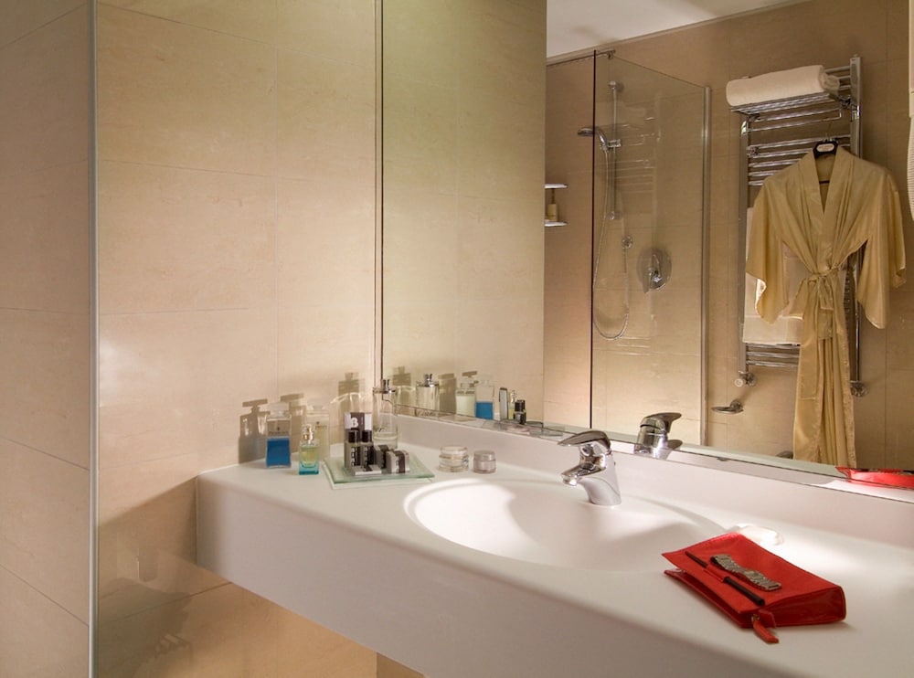 Superior Double Room, Mobility Accessible - Photo 5