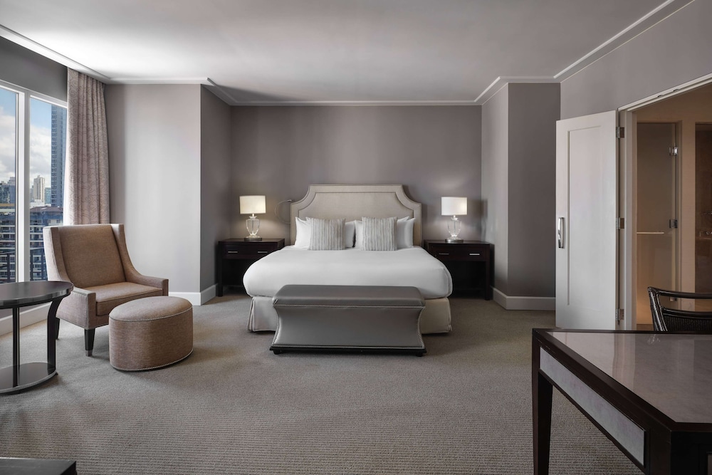 Executive Room, 1 King Bed, Non Smoking, Tower - Photo 4