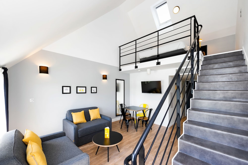 Duplex, 1 Bedroom - Photo 4