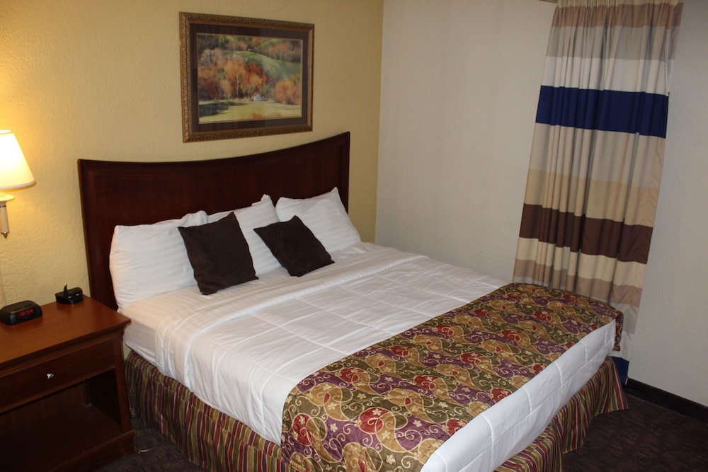 1 King Bed With Jacuzzi photo 2