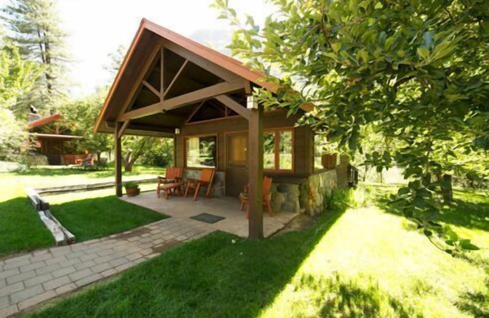 Cabin Georgiana