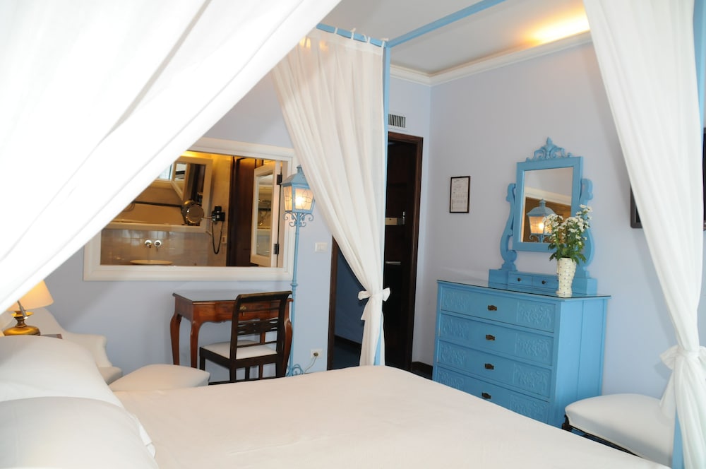 Deluxe Double Room, 1 King Bed, Balcony, Sea Facing - Photo 11