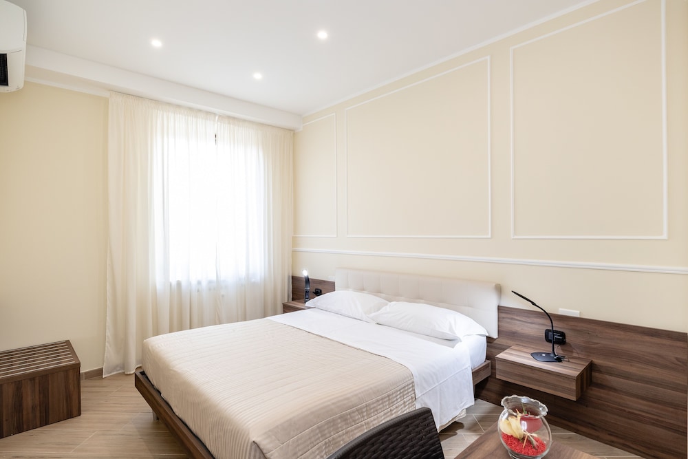 Double Room, 1 Queen Bed, City View (Tosca)