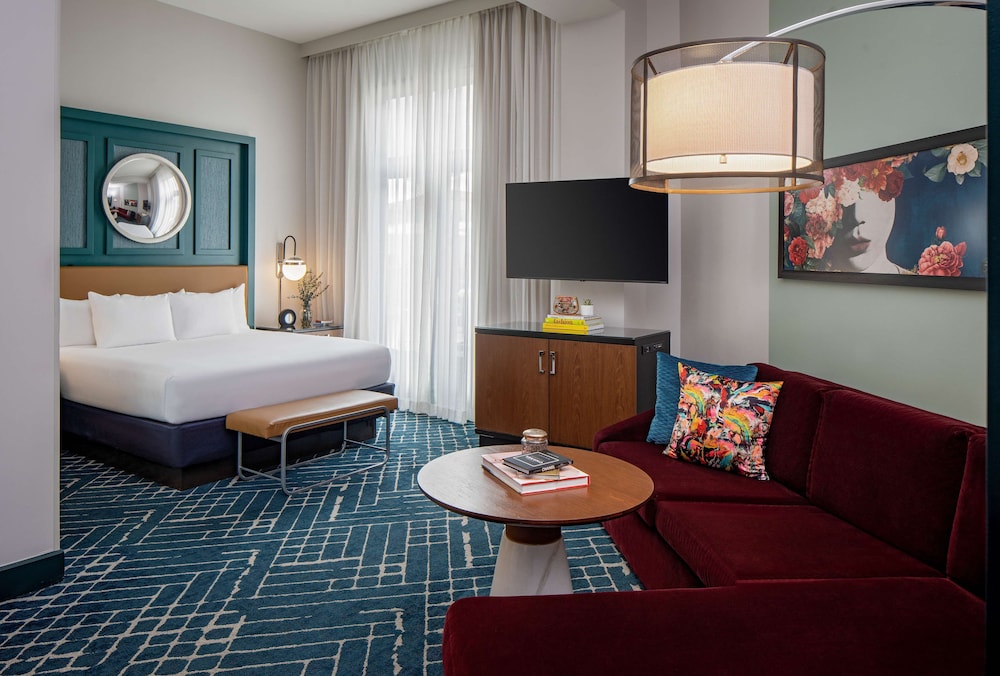 Suite, 1 King Bed (Petite) - Photo 3
