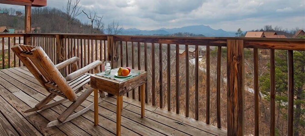 Premier Cabin, 1 Bedroom, Hot Tub, Mountain View (sleeps up to 4) photo 2