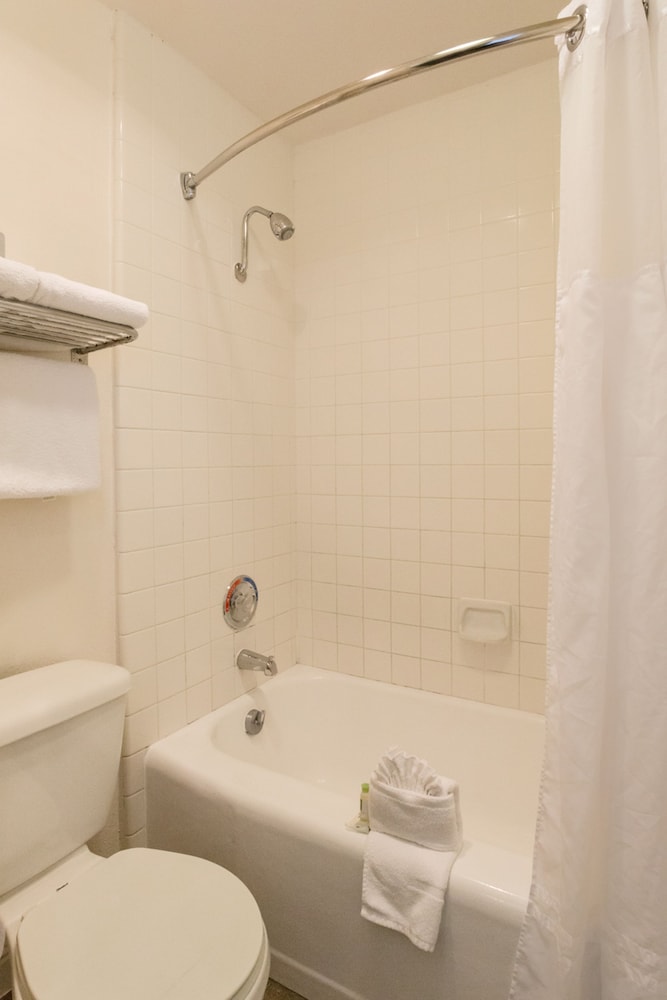 Standard Room, 2 Queen Beds - Photo 17