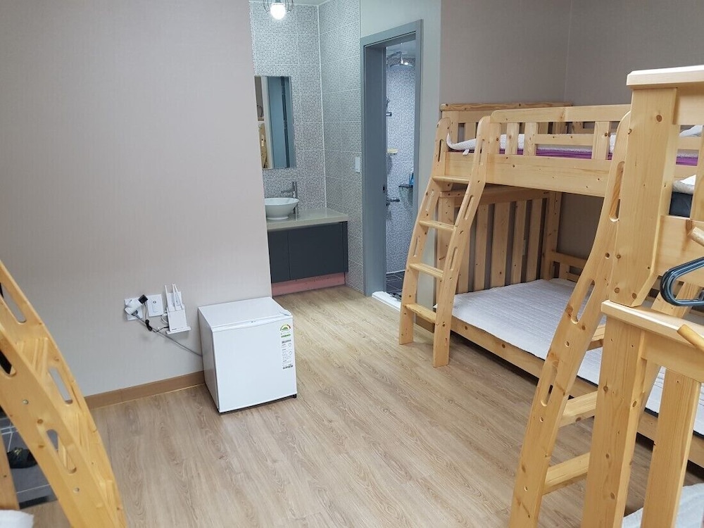 Shared Dormitory, Men only (6 people) photo 2