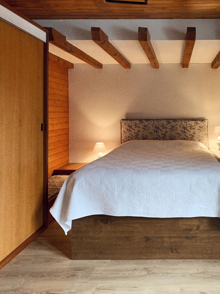 Panoramic Double Room, Shared Bathroom, Mountain View (Toile De Jouy)