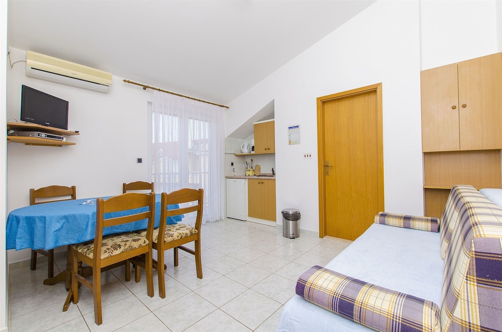 Apartment (A14)