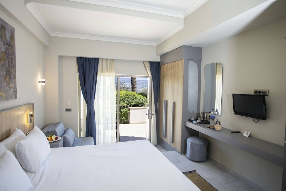 Club Room, Garden View photo 1