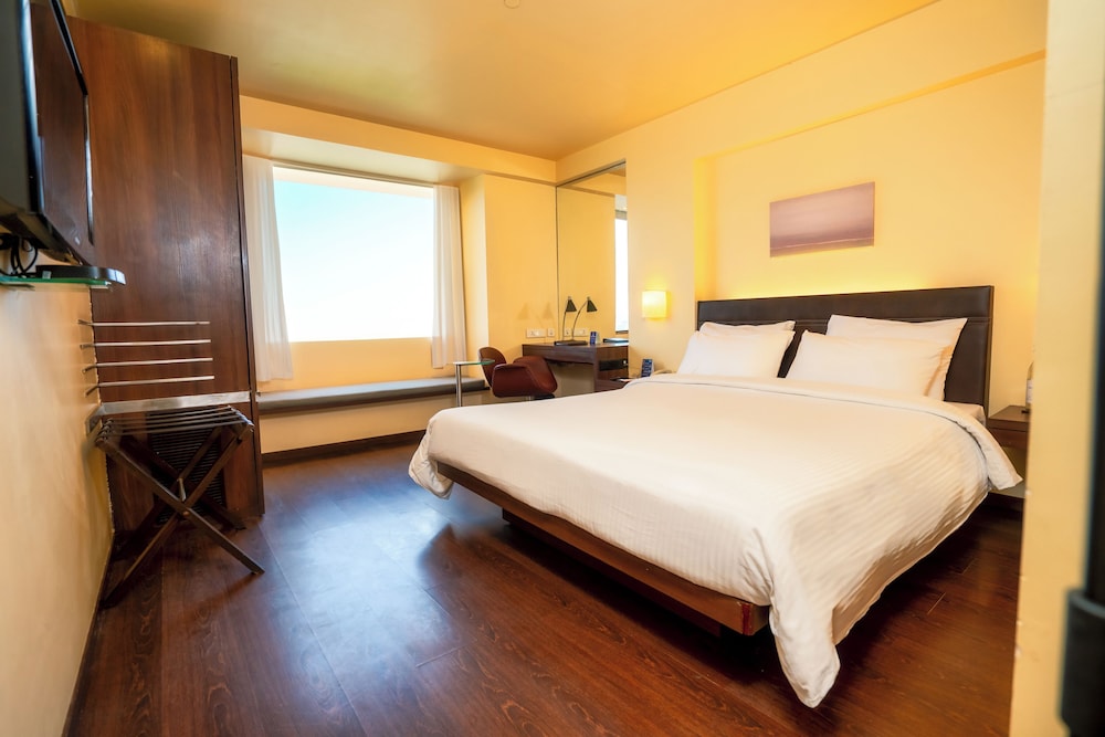 Executive King Bed photo 1