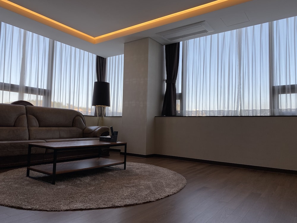 Royal Suite, 4 Bedrooms photo 3