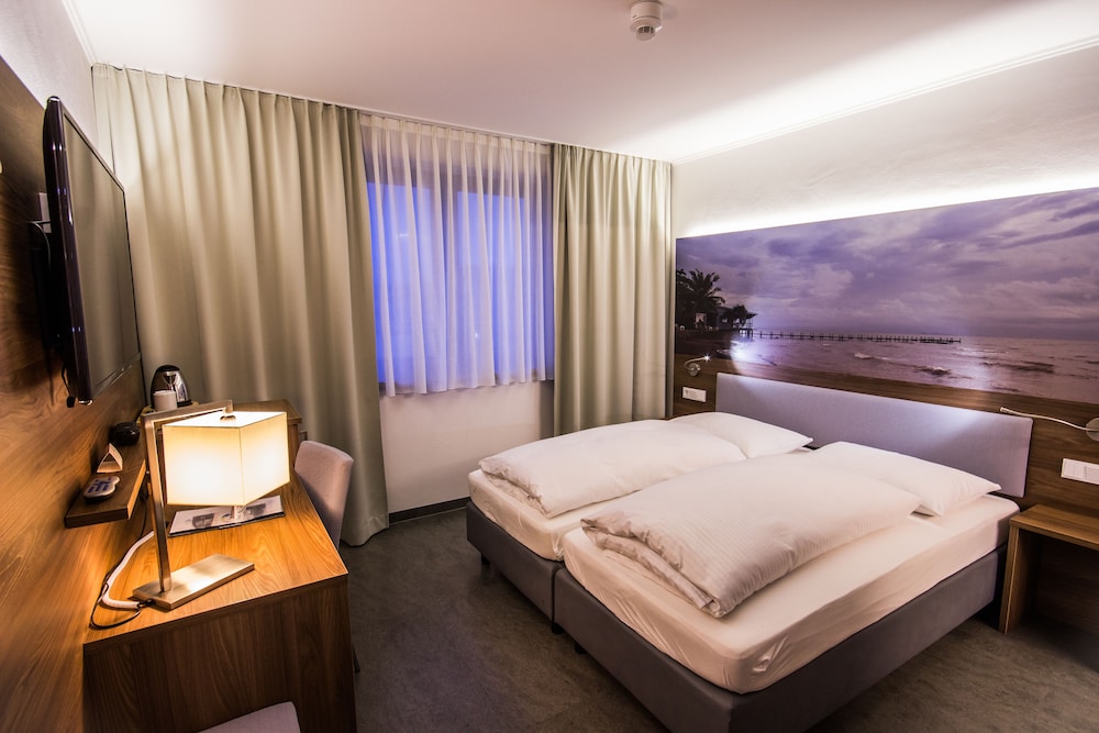 Deluxe Double or Twin Room - Photo 11