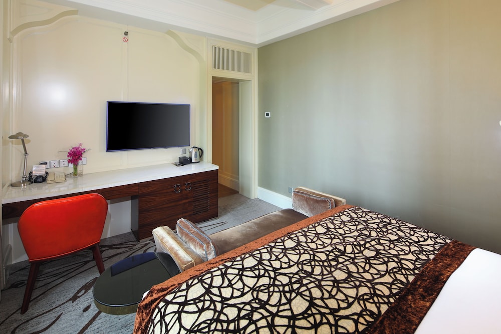Cathay Building King Room No window