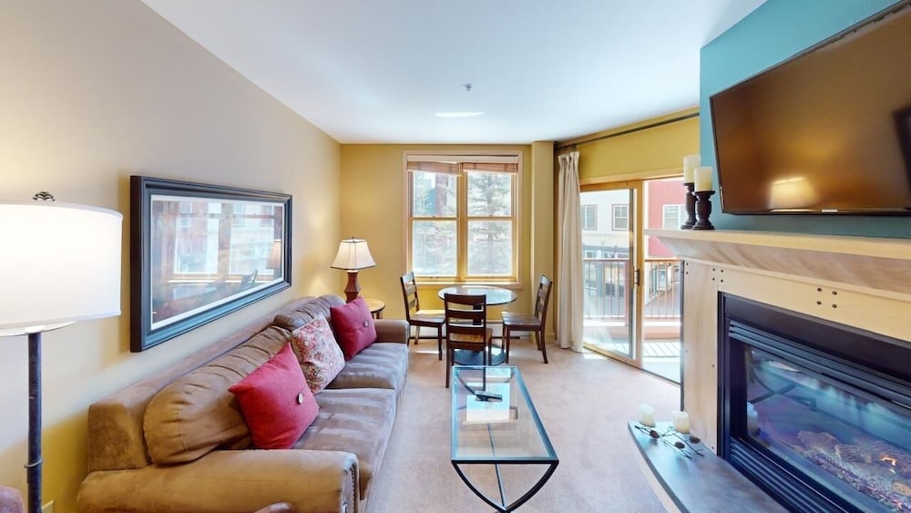 Condo, 2 Bedrooms