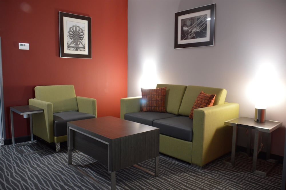 Suite, Multiple Beds, Non Smoking, Refrigerator & Microwave (with Sofabed) photo 1
