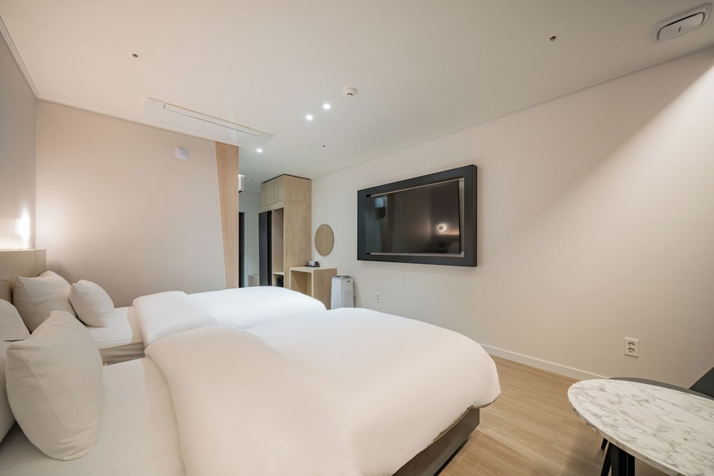 Business Twin Room - Photo 5