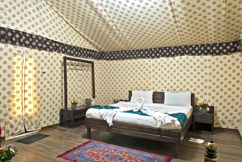 Premium Tent, 1 Double Bed photo 1
