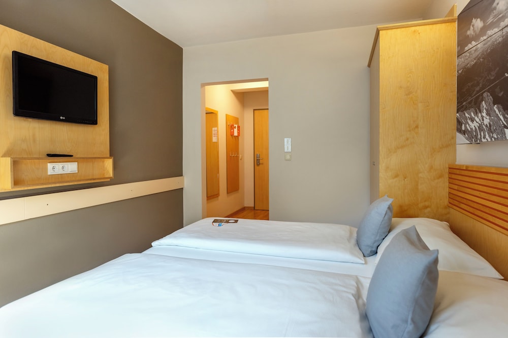 Basic Double Room photo 3