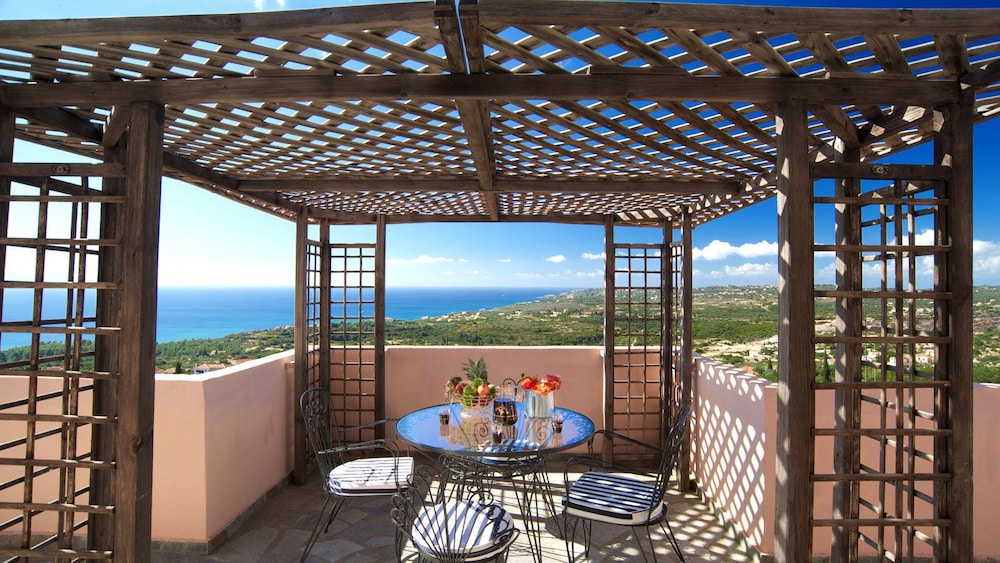 Family Apartment, 2 Bedrooms, Sea View photo 2