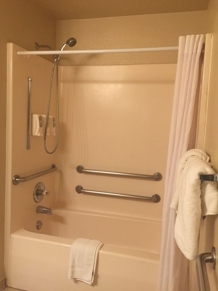 Standard Room, 1 King Bed, Accessible, Bathtub - Photo 3