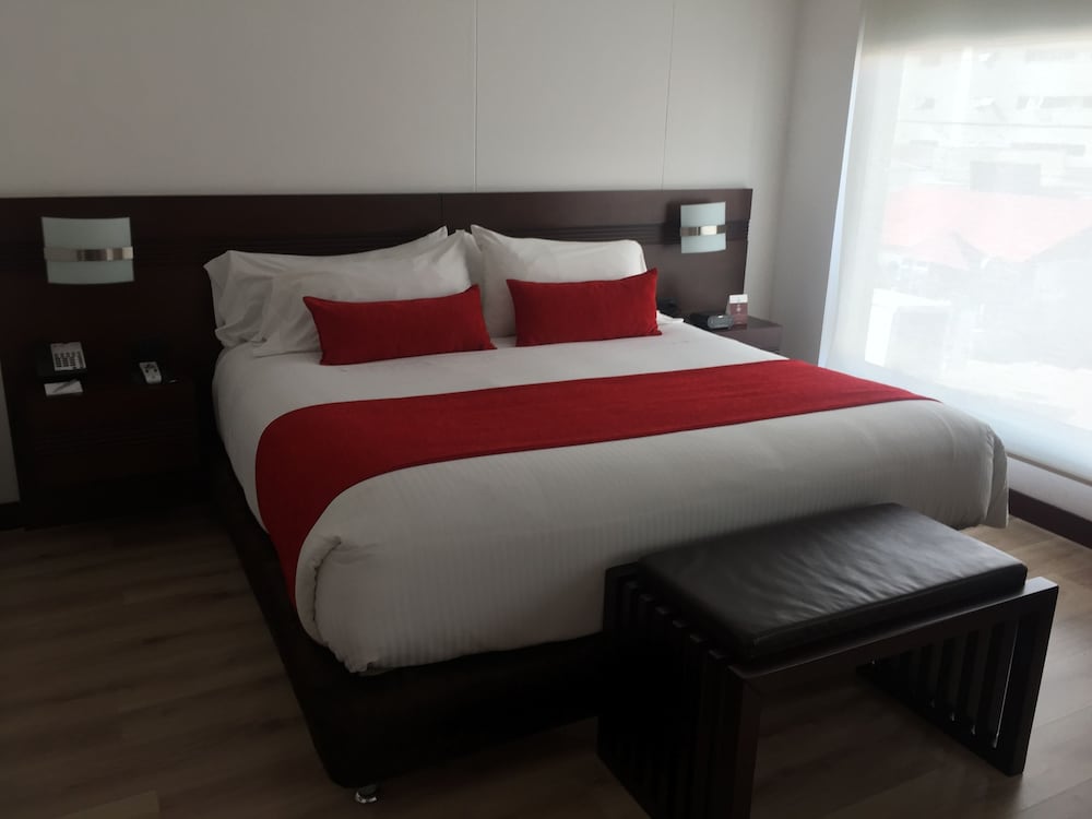 Suite, 1 King Bed, Non Smoking (Living Room) - Photo 3