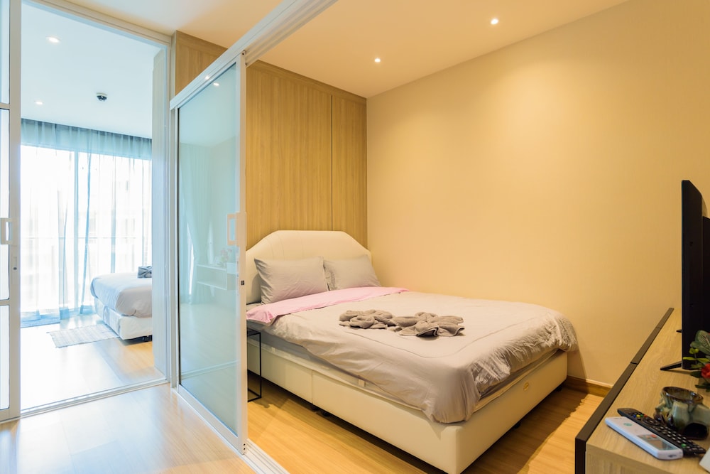 Deluxe Double or Twin Room, 2 Bedrooms, Kitchen, City View photo 2