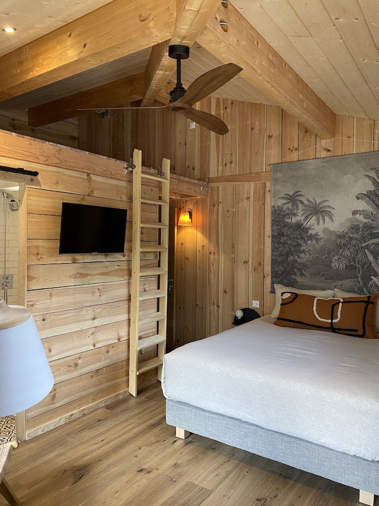 Comfort Triple Room, Private Bathroom, Pool View (VillaCanau ch 777) photo 1