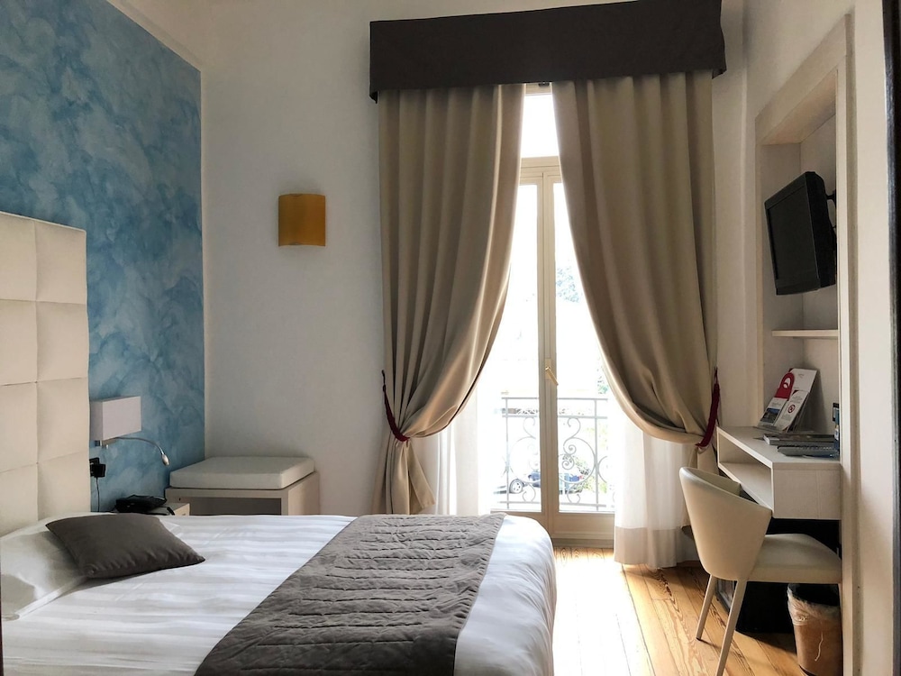 Double Room, Hill View