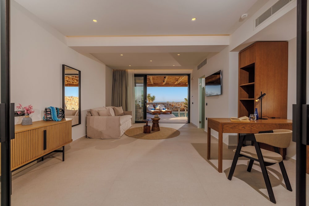 Suite de Lujo, Piscina Privada, Vista al Jardín