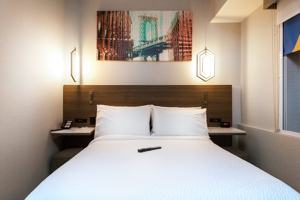 Standard Room, 1 Double Bed, Accessible, Non Smoking (Communications Accessible) - Photo 1