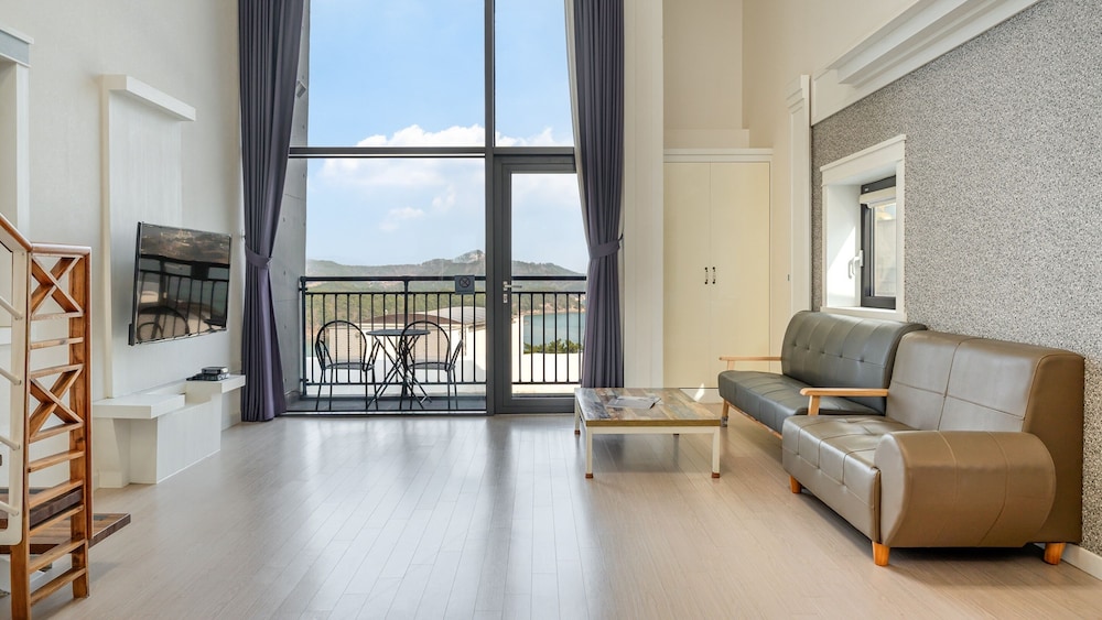 Basic Room, 1 Bedroom (A201 (Loft-style / Spa)) photo 2
