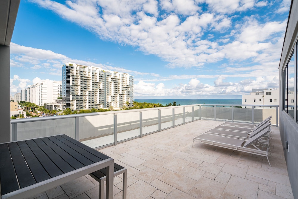 Three Bedroom Penthouse with Rooftop Terrace photo 3