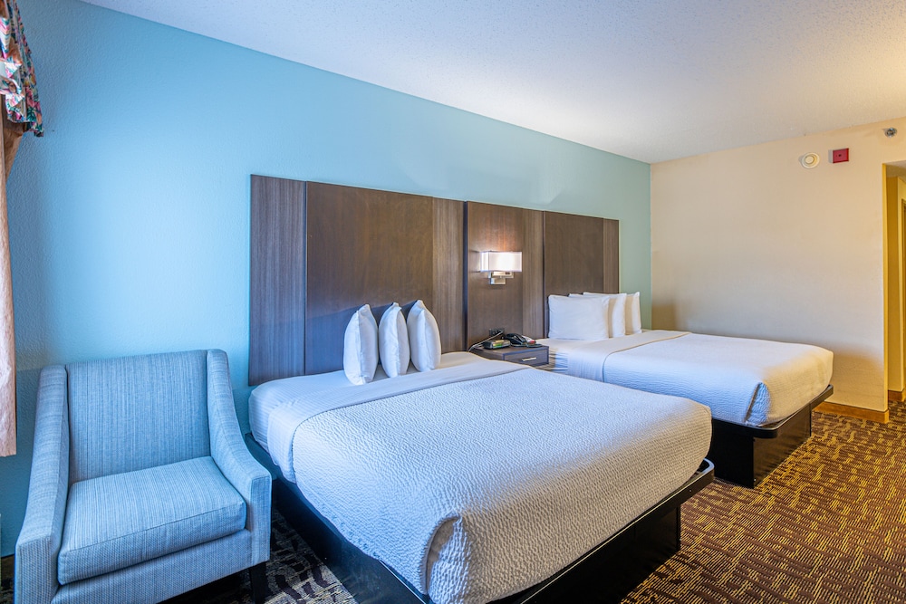 Premium Room, 2 Queen Beds (with Balcony) photo 1