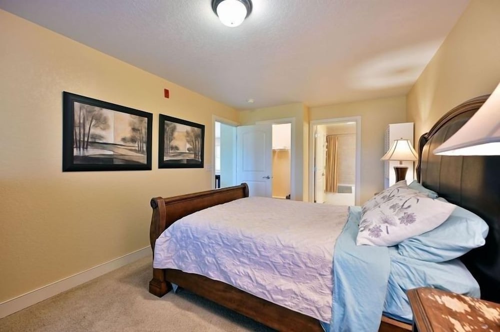 Condo, 2 Bedrooms