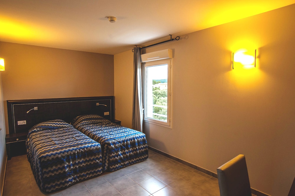 Superior Room, 1 Queen Bed, Bathtub, Garden View photo 1